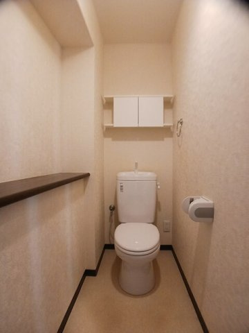 ラ・プルミエールのトイレ|ゆったりとした空間のトイレです