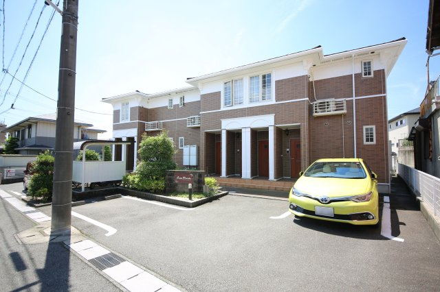 カーサプラシードの駐車場