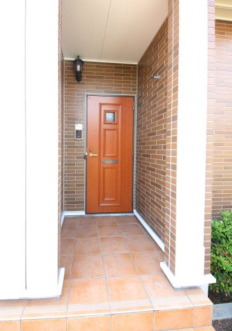 カーサプラシードの玄関