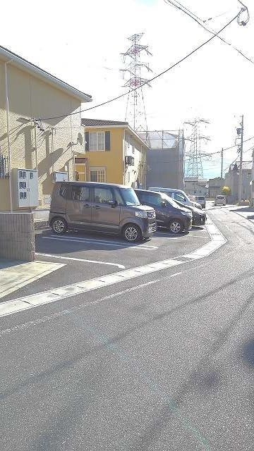ルーセント・SⅡの駐車場
