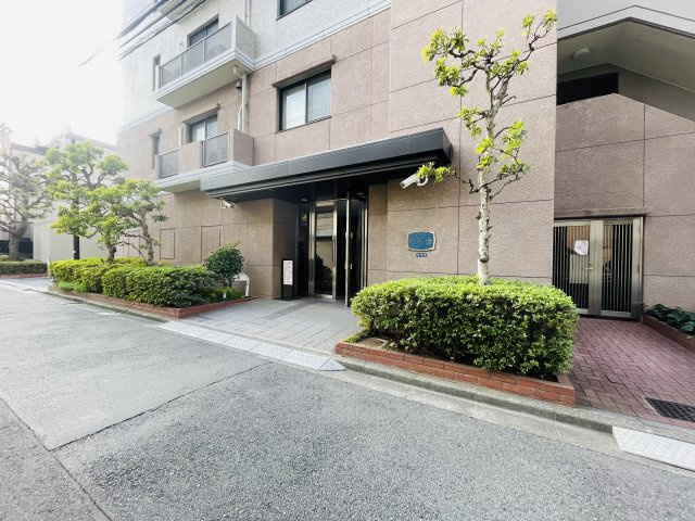 クレストコート中落合のエントランス