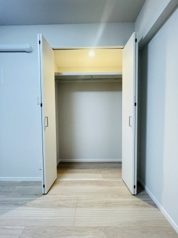 クレストコート中落合の収納|クローゼット（洋室5.1帖）