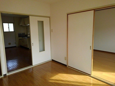 【居間・リビング】 | パレス上大野 | ゆったり過ごせる居間です