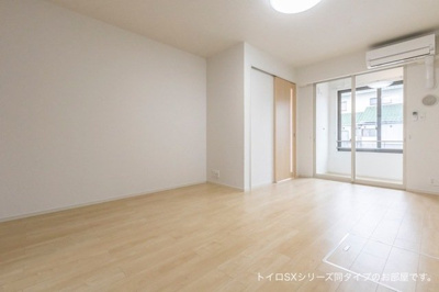 【居間・リビング】 | イーグレットヒルズⅡ | こちらの居間で趣味の時間をお楽しみください