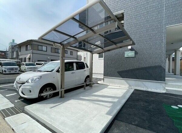 フルール野並の駐車場