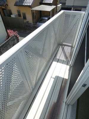 【バルコニー】 | 武蔵野ハイネス | 暖かな日差しのふりそそぐバルコニー