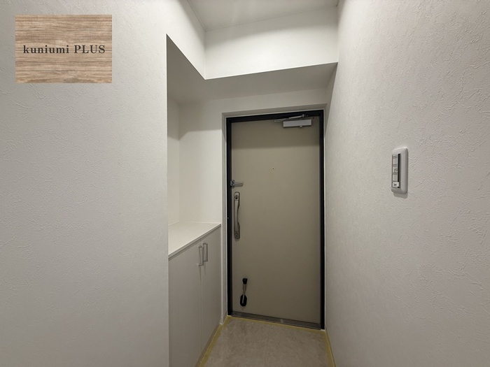 エメラルドマンション鶴見緑地の玄関