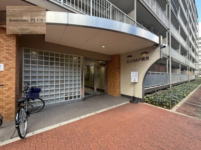 エメラルドマンション鶴見緑地のエントランス
