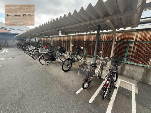 エメラルドマンション鶴見緑地の駐輪場