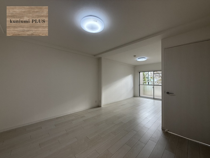 エメラルドマンション鶴見緑地の居間・リビング