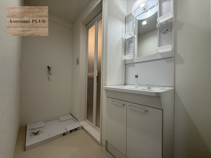 エメラルドマンション鶴見緑地の独立洗面台