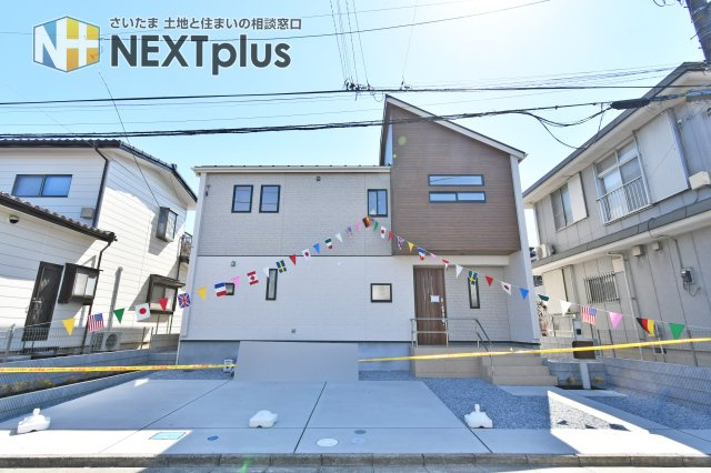 蓮田市椿山2丁目6期全1棟の外観|敷地60坪×並列3台のゆとり。前面6m道路で駐車もスムーズ、来客時も安心。買い物はマルエツ徒歩3分＆ドラッグストア徒歩4分。2026年2月完成、蓮田駅へ自転車11分＋雨の日はバス便も◎