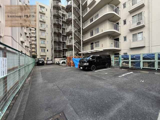 都島パーク・ホームズの駐車場