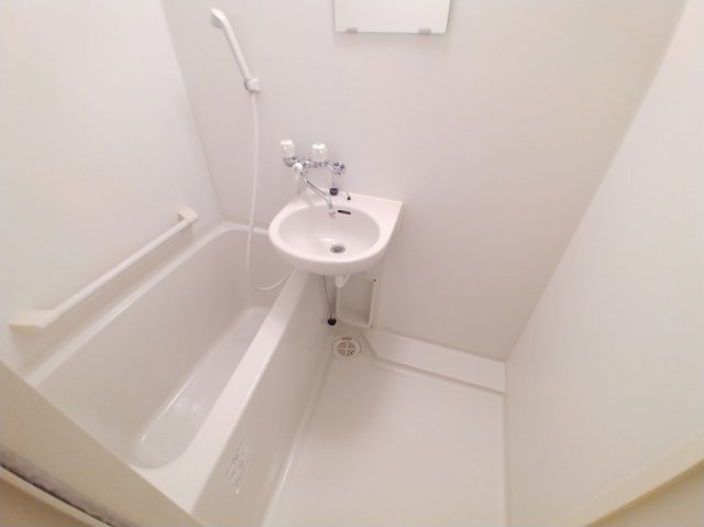 レオパレスイルクオーレの浴室|浴室乾燥機付き