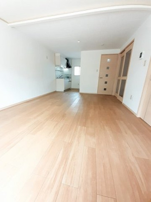 【居間・リビング】 | ホワイトルーム飯村Ａ