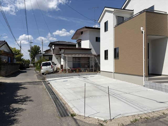 【前面道路含む現地写真】 | 熊谷市弥藤吾　新築戸建　全1区画　