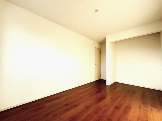 ◆リビング広々１８帖の４ＬＤＫ◆南向きにつき陽当たり良好◆並列駐車２台可能◆伏見区醍醐古道町１期の洋室|洋室