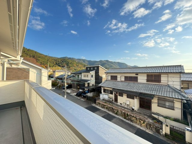 ◆リビング広々１８帖の４ＬＤＫ◆南向きにつき陽当たり良好◆並列駐車２台可能◆伏見区醍醐古道町１期のバルコニー|バルコニー