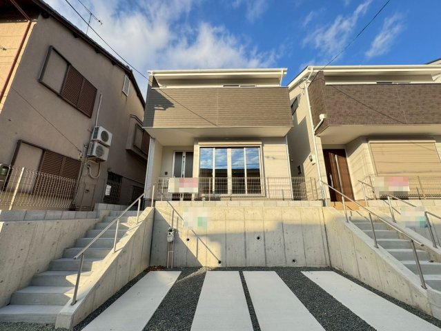 ◆リビング広々１８帖の４ＬＤＫ◆南向きにつき陽当たり良好◆並列駐車２台可能◆伏見区醍醐古道町１期