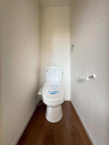 ◆リビング広々１８帖の４ＬＤＫ◆南向きにつき陽当たり良好◆並列駐車２台可能◆伏見区醍醐古道町１期のトイレ|トイレ