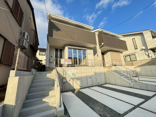 ◆リビング広々１８帖の４ＬＤＫ◆南向きにつき陽当たり良好◆並列駐車２台可能◆伏見区醍醐古道町１期の外観|外観