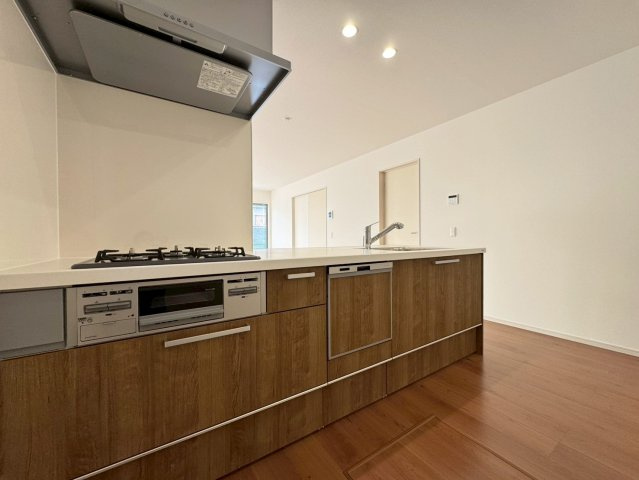 ◆リビング広々１８帖の４ＬＤＫ◆南向きにつき陽当たり良好◆並列駐車２台可能◆伏見区醍醐古道町１期のキッチン|キッチン