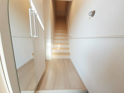 【玄関】 | リブサニーＤ