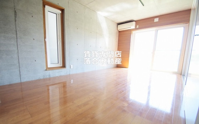 【居間・リビング】 | リシェス橋本 | 明るい広々としたお部屋♪