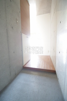 【玄関】 | リシェス橋本 | 落ち着いた玄関