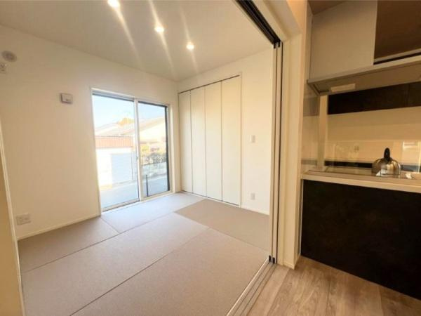 タマタウン美し野　1号地の和室|洋和室仕様なので、リビングが一体につながります。