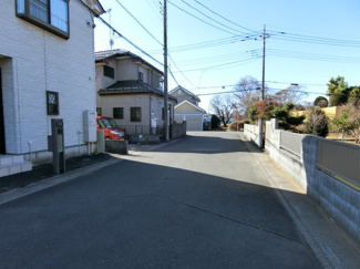 【前面道路含む現地写真】 | 伊奈町中央１丁目　条件なし売地　角地45坪