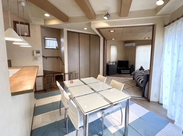 【居間・リビング】 | 南足柄市岩原　中古戸建　大型スーパー徒歩3分「相模沼田駅」徒歩6分