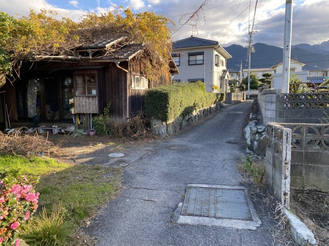 本郷1丁目　売土地の前面道路含む現地写真