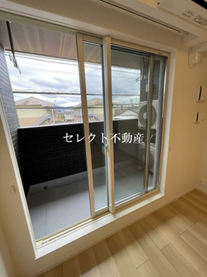 【バルコニー】 | さくらヒルズ　Ａ | 【さくらヒルズ　Ａ】開放的で明るい空間を演出してくれるバルコニーです