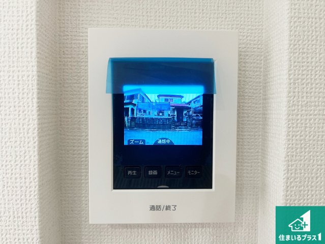 加古川市野口町北野　第2期　新築一戸建ての防犯設備|カラーモニターインターホン！声だけでなく来訪者の姿や顔がモニターで確認できるので、小さなお子様がいらっしゃるご家庭でも安心できます！
