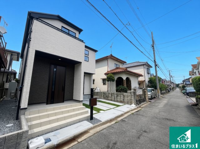 加古川市野口町北野　第2期　新築一戸建ての前面道路含む現地写真|周辺は閑静な住宅街！前面道路広々で車の出し入れも便利です。駐車が苦手な方でも安心して車庫入れできます！