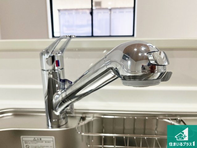 加古川市野口町北野　第2期　新築一戸建ての設備|浄水器を内蔵！炊飯時、お茶を作る時に安心してお水を使えます！お湯と冷水、浄水と原水、シャワーの切替えもワンタッチです！