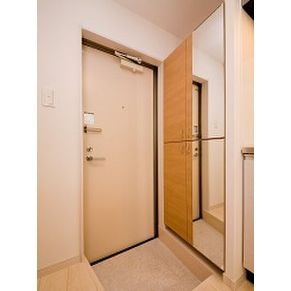 エルカンファトレの玄関