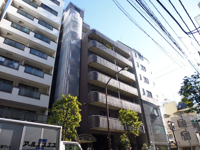 アダマスの外観|オートロック付きのタイル貼りマンションです！