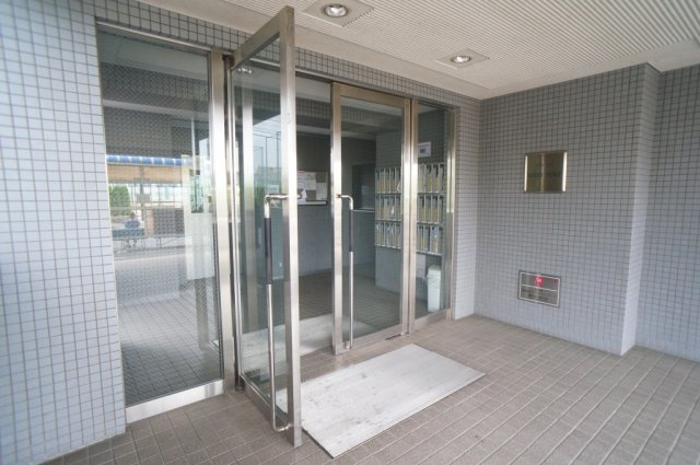 ウエストポート　Ｂ棟のエントランス
