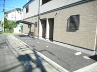 駐車場があるので、車を買う予定の方も安心です