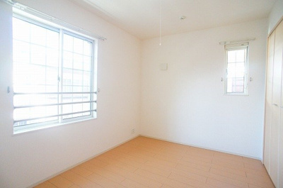 【内装】 | ラウレア | 内装は落ち着いています