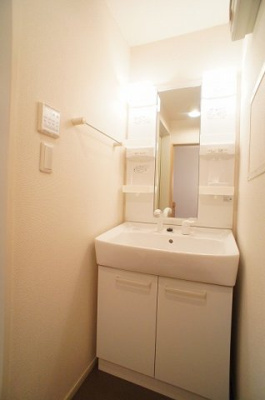 【洗面所】 | ラウレア | 明るい洗面所です