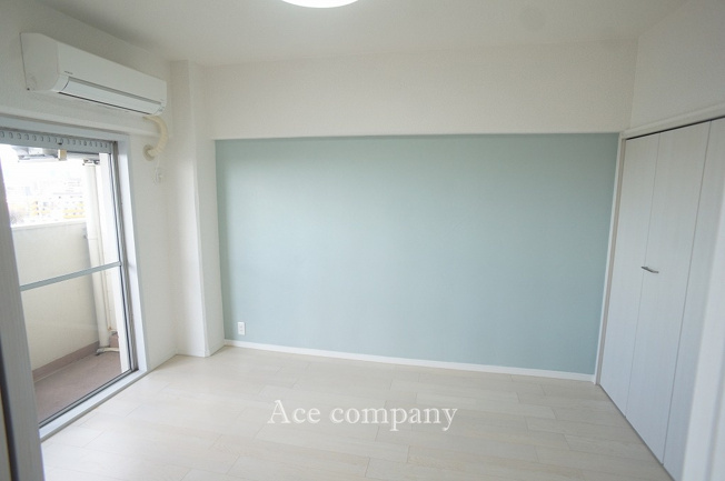 【寝室】 | 平野コーポ | 【洋室6帖】バルコニーに面したお部屋です☆