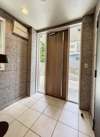 Lacine大塚のエントランス