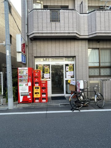 文京区根津２丁目の店舗事務所のエントランス