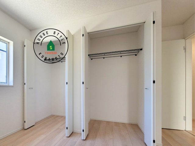 熊本市北区植木町正清第1-2棟（1号棟）の内観：施工例|洋服や大きな荷物が多い方や人数の多いご家族などは、一般的なクローゼットよりもウォークインクローゼットのほうが使い勝手が良いです。