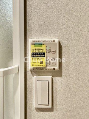 【内装】 | コスモプレイスグラシエ | 【浴室乾燥機】暖房・冷風・換気・乾燥が可能です。毎日を快適に過ごせるうれしい機能が揃っています。雨の日の洗濯物も安心です。