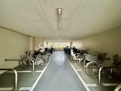 【駐輪場】 | コスモプレイスグラシエ | 【自転車置き場】最新の空き状況や費用などの詳細は担当スタッフまでお問い合わせください。