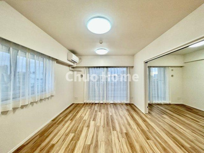 【居間・リビング】 | コスモプレイスグラシエ | 【リビングダイニング】一日の中で多くの時間を過すことになるリビングダイニングだからこそ、いつも穏やかな空間であることが必然。爽やかな通風と採光を存分に感じる事が出来る空間です。